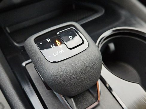 Used 2024 Nissan Rogue S image 38