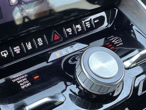 Used 2022 Jeep Grand Wagoneer Series II AWD/4WD image 30