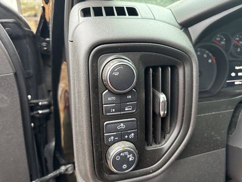 Used 2020 Chevrolet Silverado 1500 Custom w/ Custom Value Package image 11