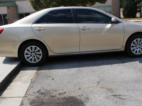 Used 2012 Toyota Camry LE image 17