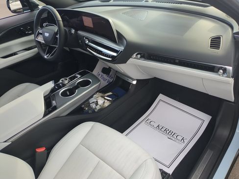 Certified 2024 Cadillac Lyriq Luxury AWD/4WD image 28
