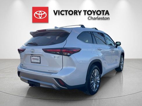 New 2026 Toyota Highlander Platinum AWD/4WD image 5