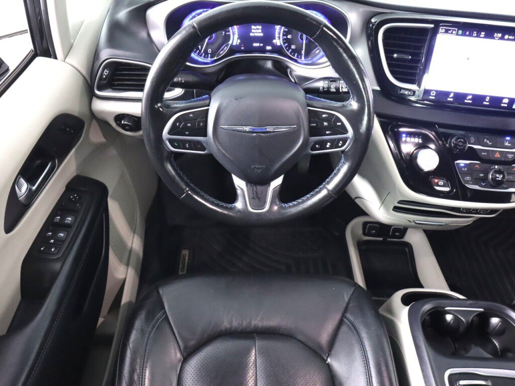 Used 2021 Chrysler Pacifica Touring-L FWD image 31