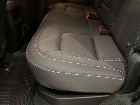 Used 2018 GMC Canyon SLE AWD/4WD image 16