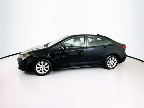 Used 2025 Toyota Corolla LE image 4