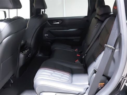 Used 2025 Nissan Armada PRO-4X image 22