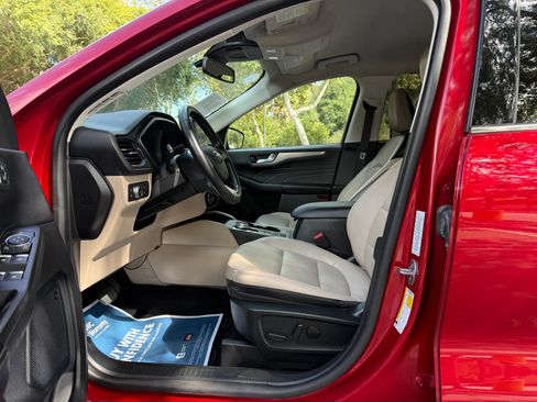 Used 2021 Ford Escape Titanium FWD image 10