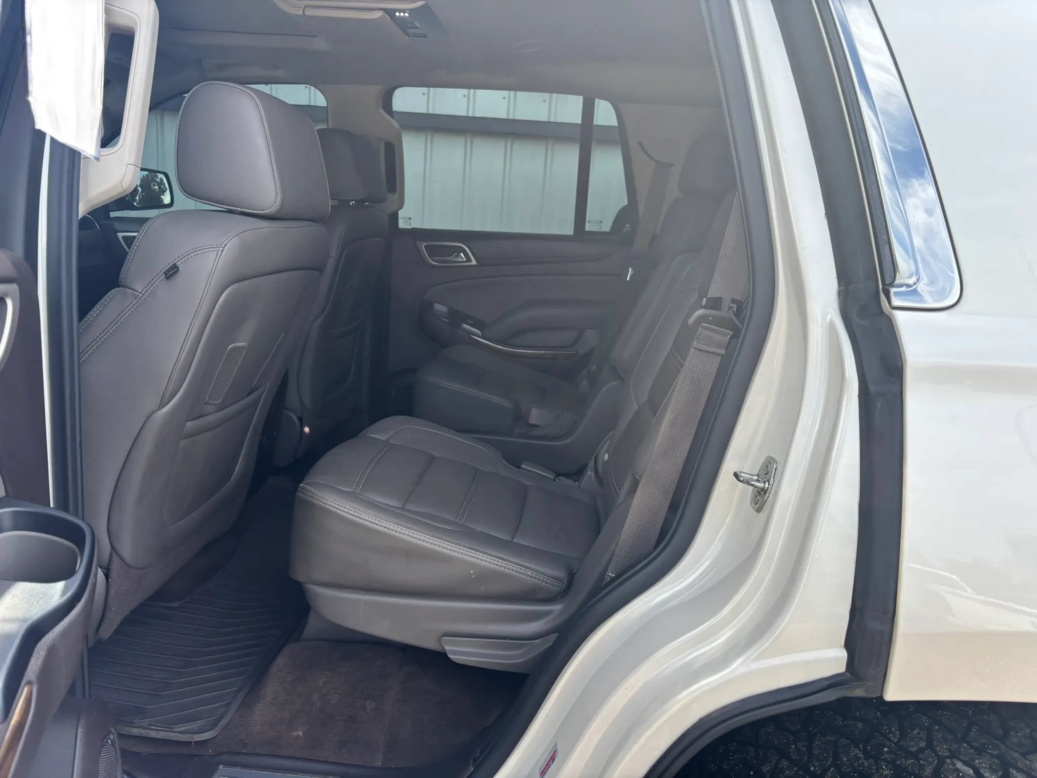 Used 2015 GMC Yukon Denali w/ Touring Package AWD/4WD image 22