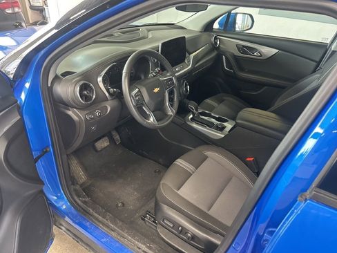 Used 2025 Chevrolet Blazer LT image 2