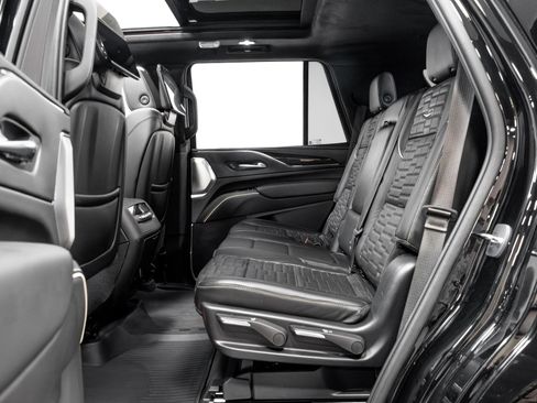 Used 2023 Cadillac Escalade Sport Platinum w/ LPO, ONYX Package image 37