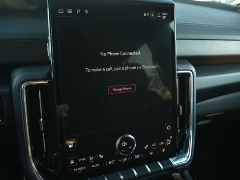 Used 2025 GMC Yukon Denali image 37