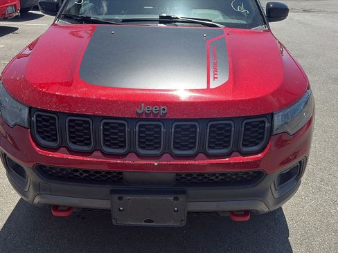 Used 2025 Jeep Compass Trailhawk AWD/4WD image 5