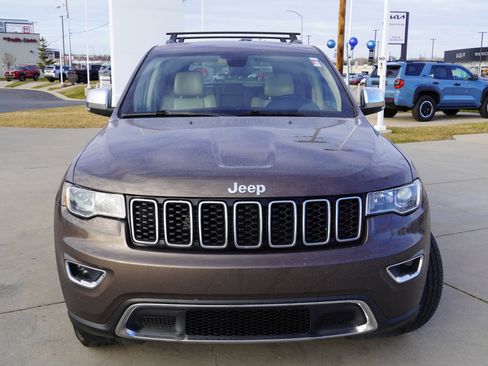 Used 2020 Jeep Grand Cherokee Limited image 3