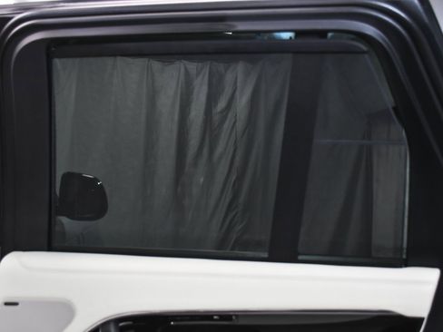 Used 2025 Land Rover Range Rover SE image 19