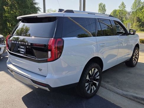 New 2025 Ford Expedition Platinum w/ Driver's Package image 15