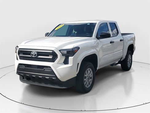 Used 2024 Toyota Tacoma SR image 3