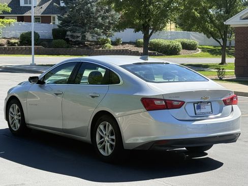 Used 2017 Chevrolet Malibu LT FWD image 5