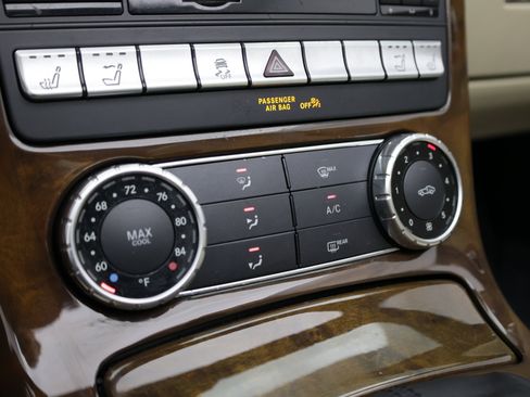 Used 2015 Mercedes-Benz SLK 250 image 21