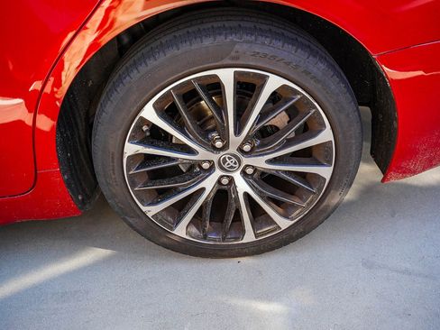 Used 2019 Toyota Camry SE image 6