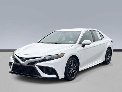 Used 2023 Toyota Camry SE image 1