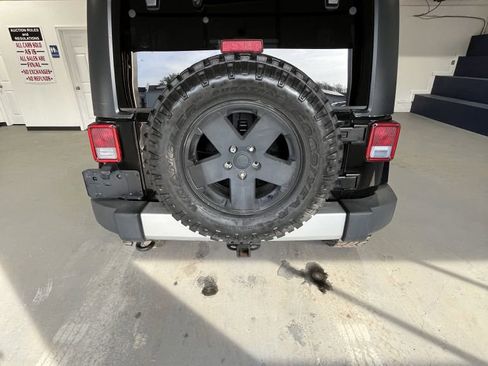 Used 2012 Jeep Wrangler Unlimited Sahara w/ Dual Top Group image 4