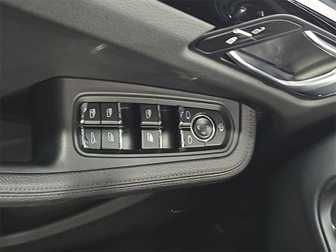 Used 2025 Porsche Macan image 21