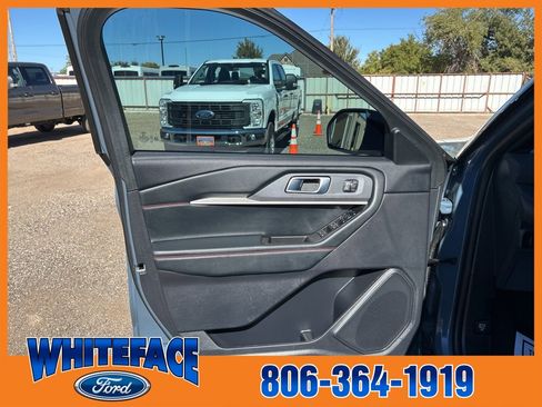 Used 2025 Ford Explorer ST-Line w/ Premium Package image 11