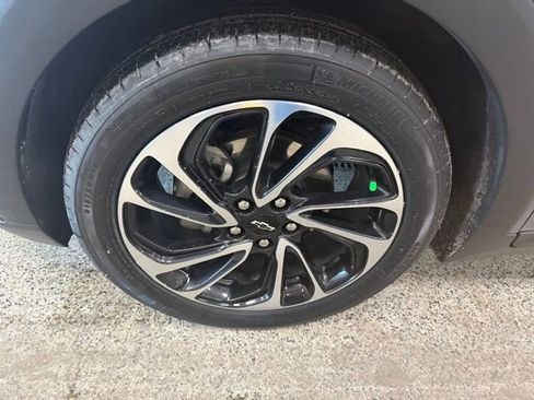 Used 2022 Chevrolet Bolt EUV Premier image 9