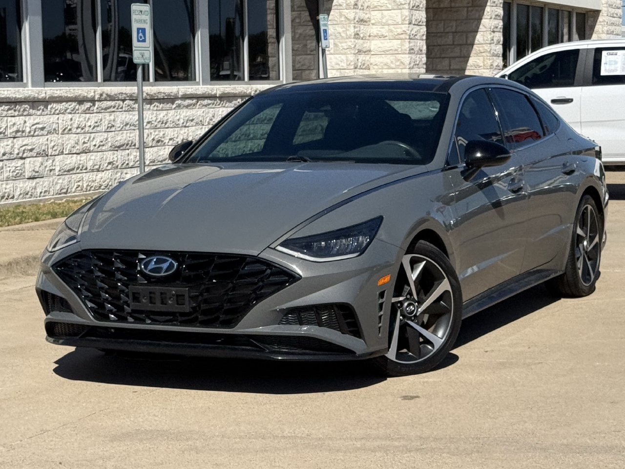 Used 2021 Hyundai Sonata SEL Plus w/ Tech Package FWD image 2