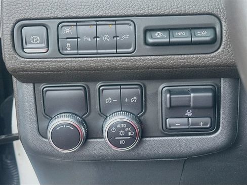 Used 2021 GMC Yukon XL Denali w/ Denali Premium Package RWD image 10