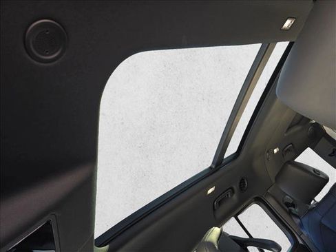 New 2026 Land Rover Defender 130 X-Dynamic SE image 29