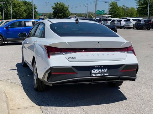 New 2026 Hyundai Elantra SE w/ Cargo Package FWD image 5