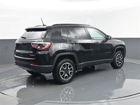 Used 2024 Jeep Compass Trailhawk image 18