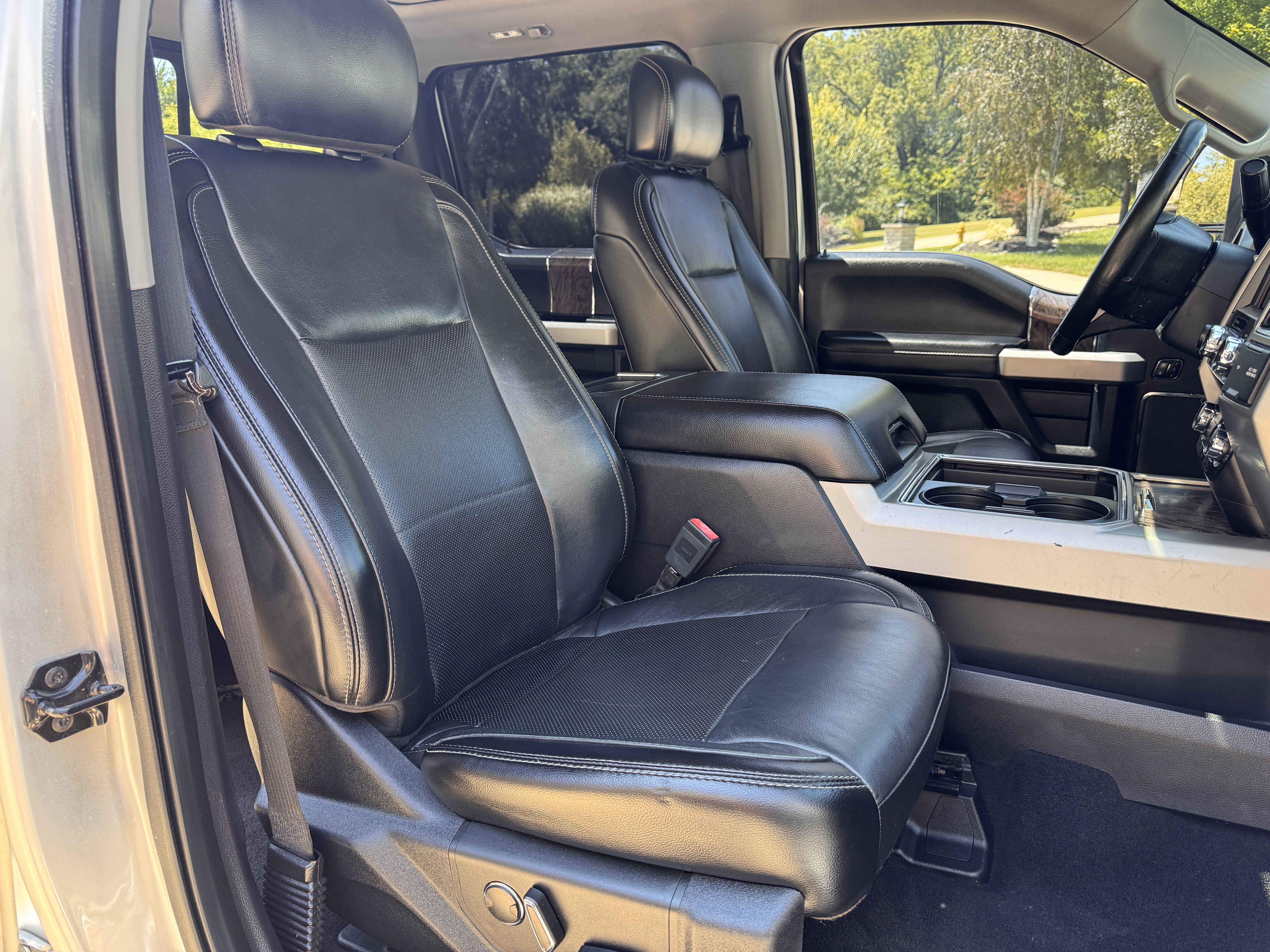 Used 2019 Ford F250 Lariat w/ Lariat Ultimate Package AWD/4WD image 19