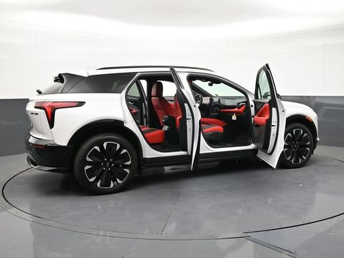 Used 2025 Chevrolet Blazer EV RS w/ Super Cruise Package AWD/4WD image 32