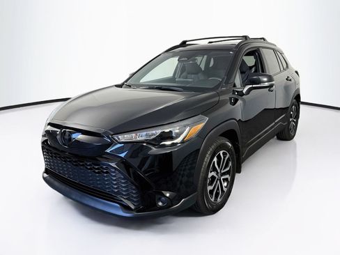 Used 2025 Toyota Corolla Cross AWD Hybrid w/ Moonroof Package image 3