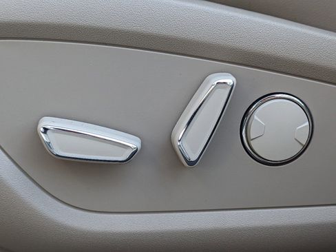 Certified 2023 Lincoln Nautilus Reserve w/ Equipment Group 202A image 21