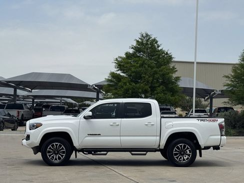 Used 2023 Toyota Tacoma TRD Sport w/ Technology Package AWD/4WD image 3
