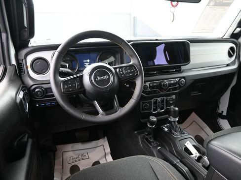 Used 2024 Jeep Wrangler Unlimited w/ Convenience Group AWD/4WD image 27