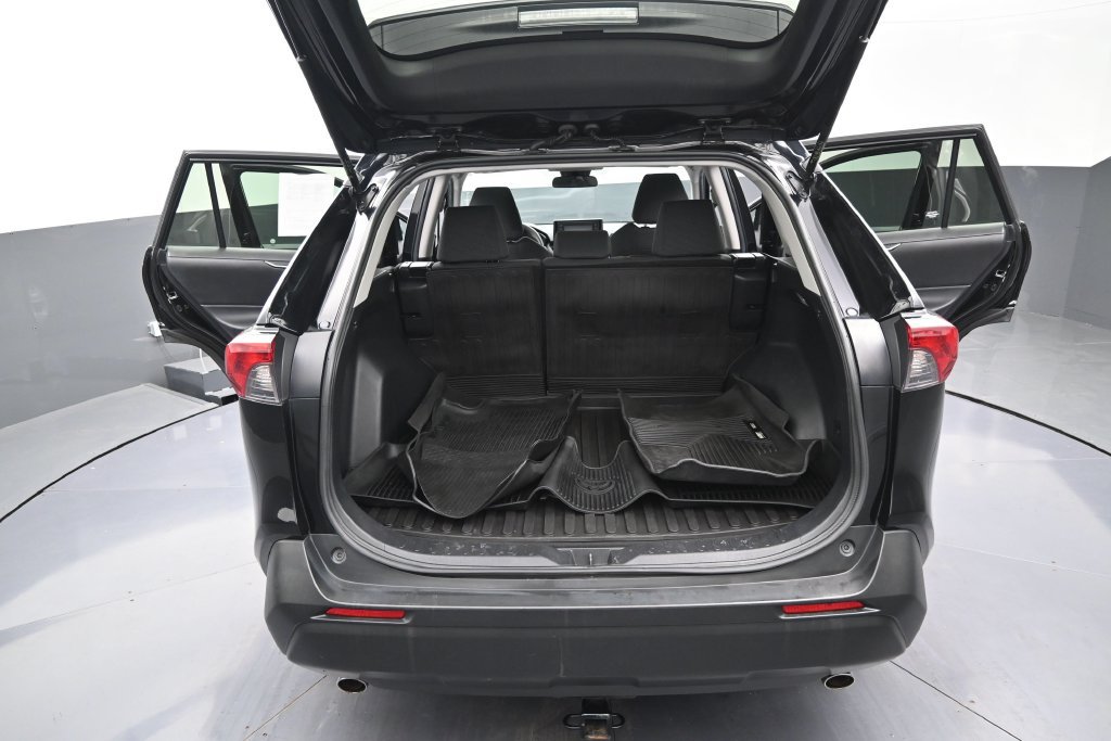 Used 2021 Toyota RAV4 LE AWD/4WD image 11