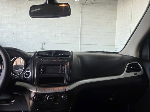 Used 2018 Dodge Journey SXT image 19