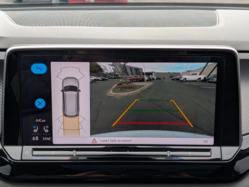 Used 2024 Volkswagen Atlas Peak Edition SE AWD/4WD image 33