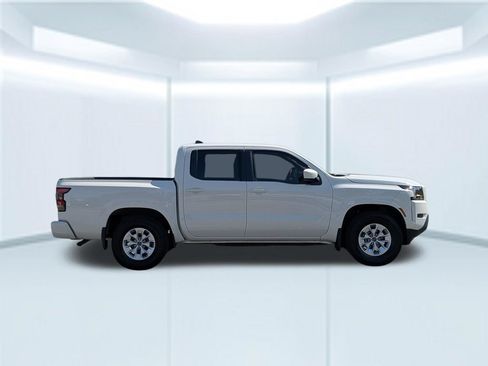 Certified 2024 Nissan Frontier SV w/ Tow Package RWD image 9