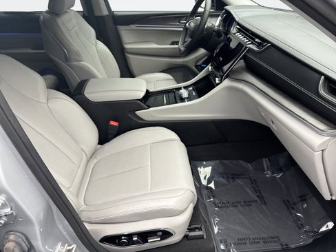 Used 2021 Jeep Grand Cherokee L Overland w/ Advanced Protech Group III image 19