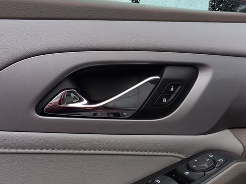 Used 2020 Chevrolet Traverse LT w/ LT Premium Package image 21