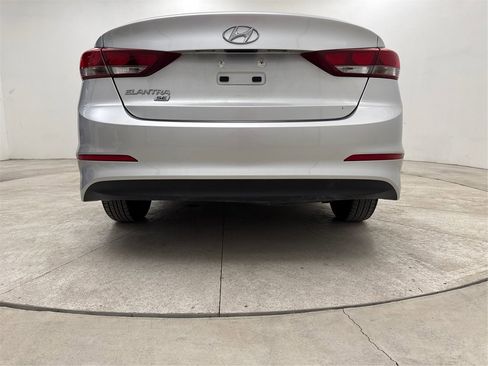 Used 2018 Hyundai Elantra SE image 23