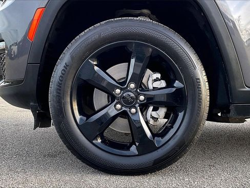 Used 2023 Jeep Grand Cherokee L Limited w/ Black Appearance Package image 8