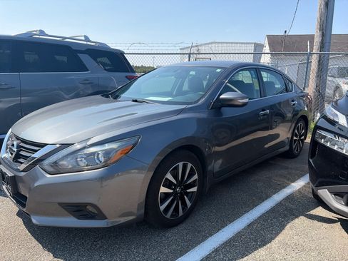 Used 2018 Nissan Altima 2.5 SL w/ 2.5 SL Technology Package FWD image 1