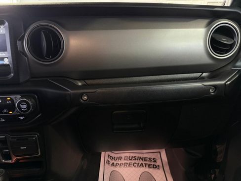 Used 2023 Jeep Gladiator Willys image 32