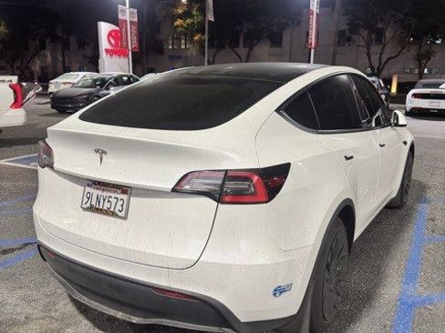 Used 2021 Tesla Model Y Standard Range image 5